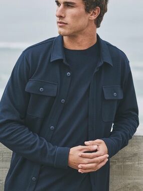 Vuori Men’s Lightweight Shirt Jacket in Navy